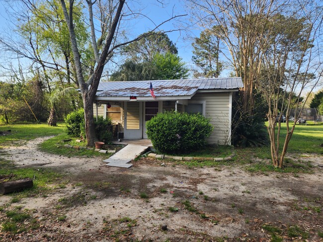 Building Photo - 1455 De Short Rd