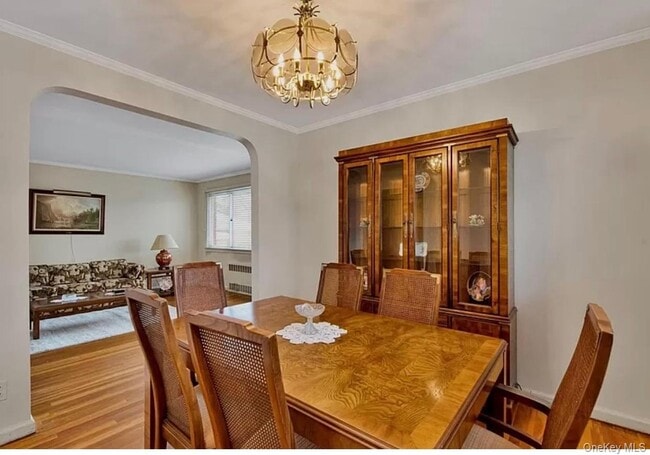 Photo - 255-11 87th Ave