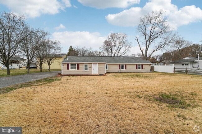 Building Photo - 1110 Bradley Rd Rental