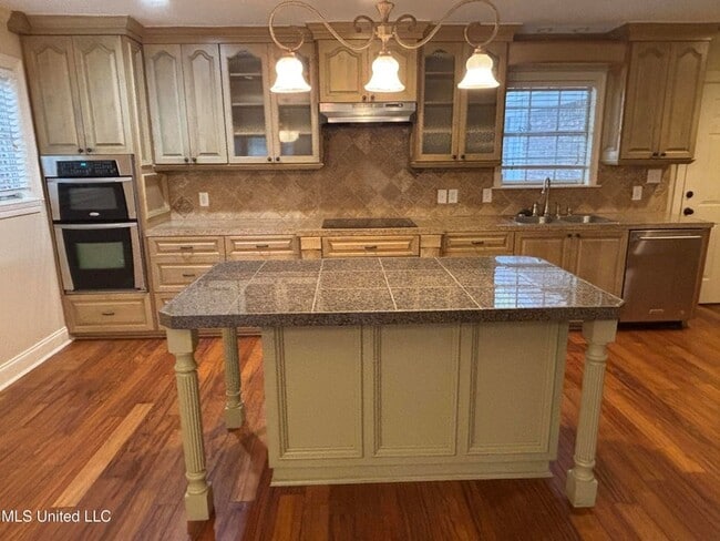 Photo - 132 Hillcrest Way