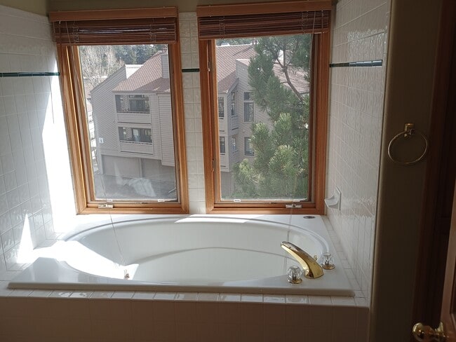 Photo - 23684 Pondview Plz Unit G