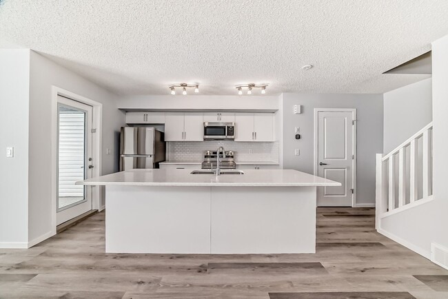 Photo - 328 Windbury Pl SW