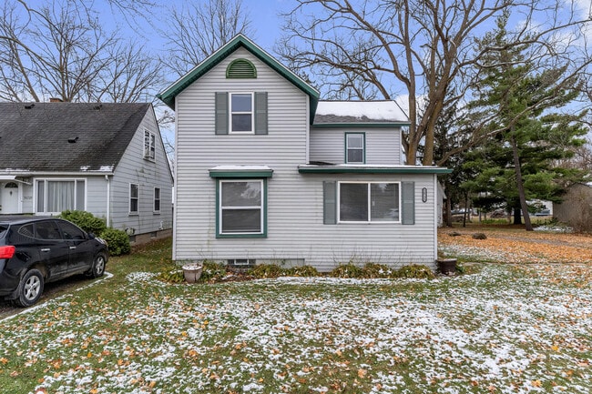 Photo - 56733 Grand River Ave