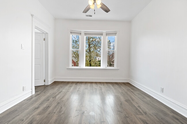 Photo - 1532 N Harding Ave Unit 2