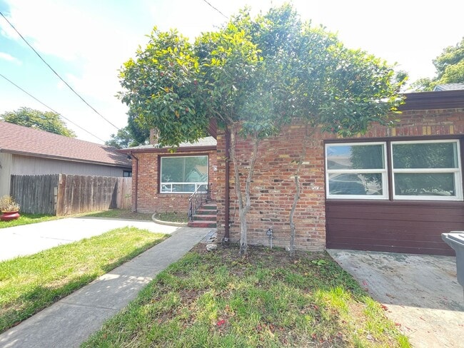 3 bed / 2 ba house - Yuba City - 3 bed / 2 ba house - Yuba City