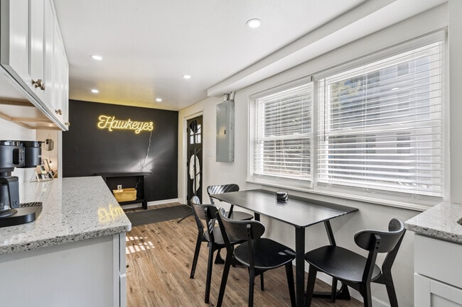 Photo - 1219 Oakcrest St