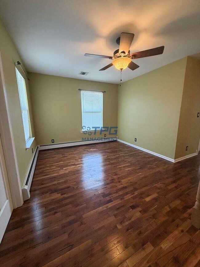 Photo - 8 Windsor Dr