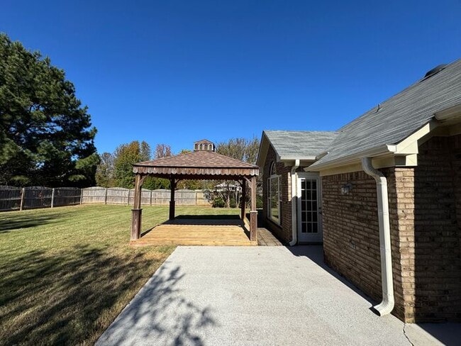 Photo - Prime Location and Fenced Yard