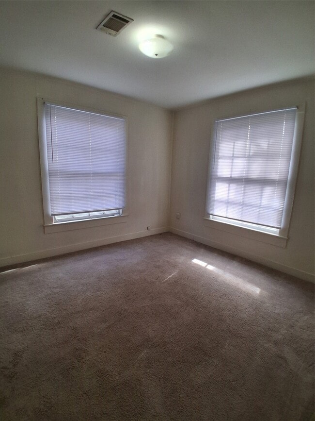 Photo - 204 Holderrieth Blvd