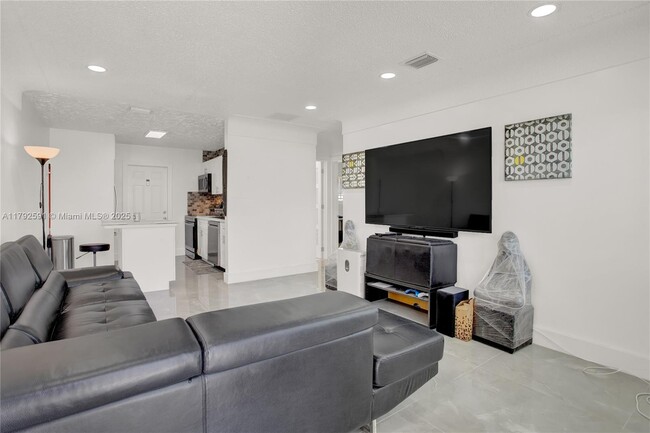 Photo - 608 NW 4th Ave Apartment Unit B