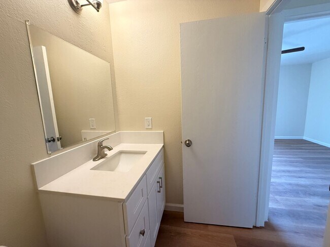 Photo - 6401 Montecito Blvd Unidad 14