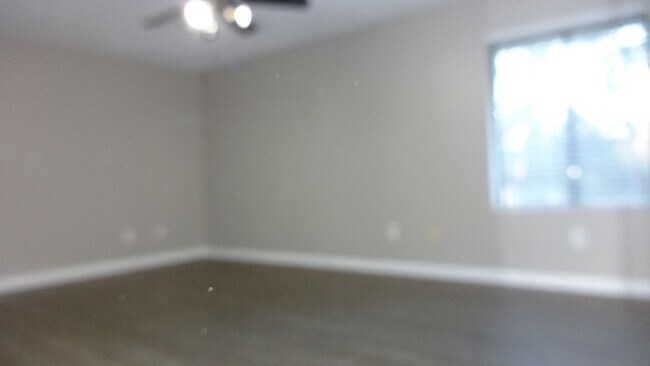 Photo - Beautiful 2 Bed/2 Bath Condo - Hardwood Floors - Granite Counters - Gas Fireplace - Community Pool