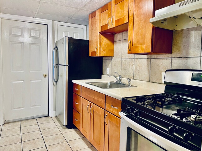 Building Photo - 50 Kenmore Ave Rental