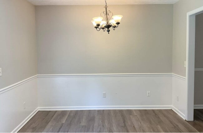 Building Photo - 329 Royal Garden Dr Rental