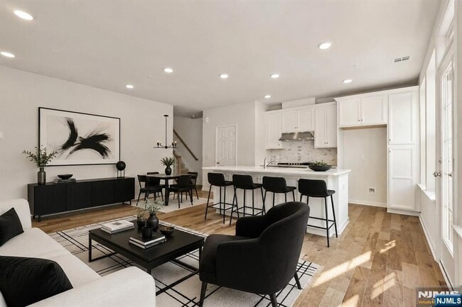 Photo - 7 Leahy Dr