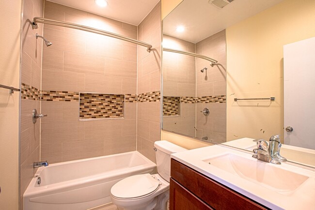 Photo - 722 S Ford Blvd