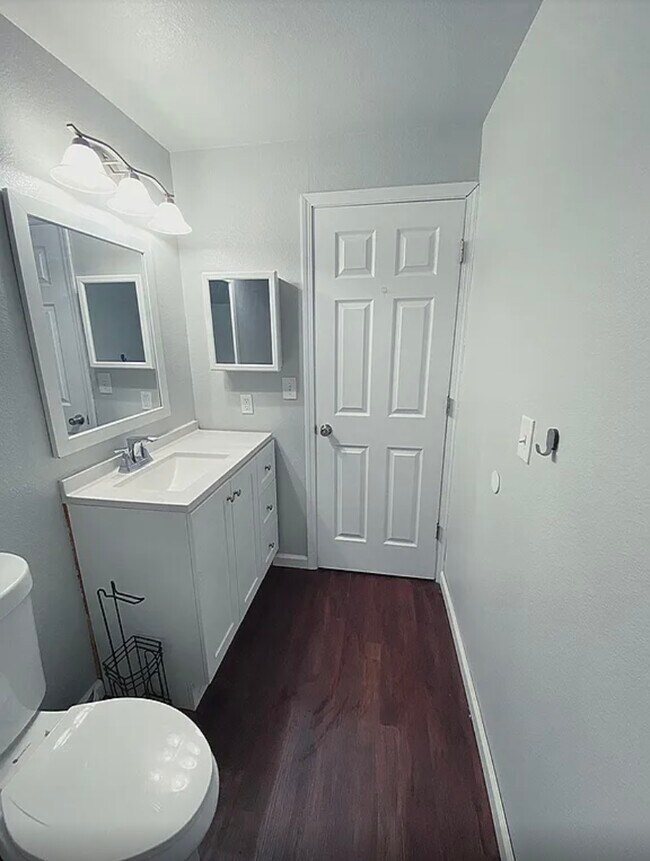 upstairs bathroom - 10318 15th Avenue Ct E