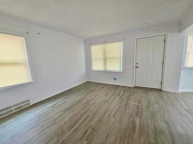 Photo - 9589 Mansfield St