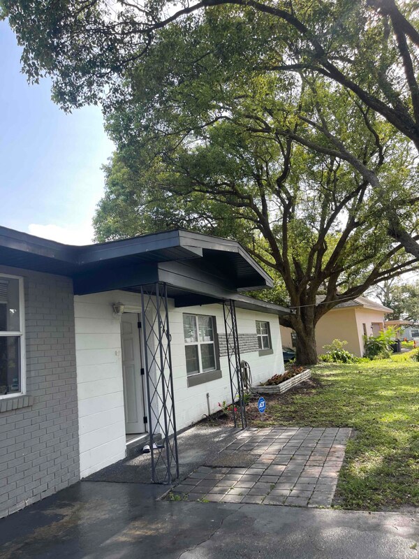 Photo - 2410 Ave C NW