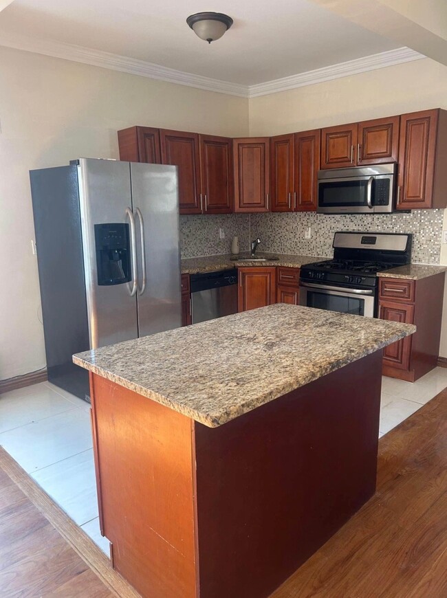 Photo - 1172 E 37th St Unidad Apt # 2