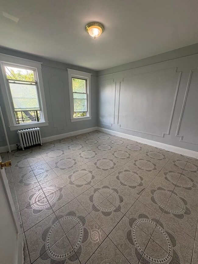 Building Photo - 127 Stanley Ave Unit Apt 2