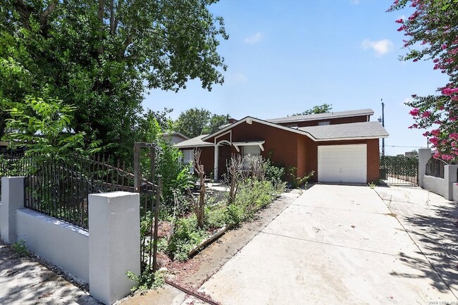 5318 Costa Mesa St