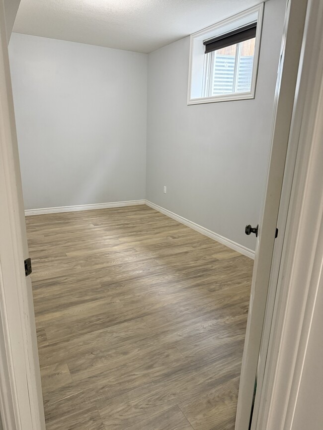 Chambre plus petite - 34 Mullin Dr Unité Downstairs