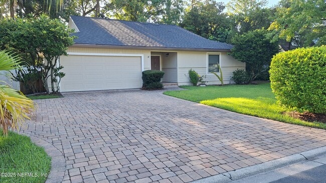 Building Photo - 10579 Castlebrook Dr Rental