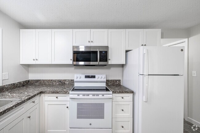 2BR, 1BA - 820SF - Kitchen