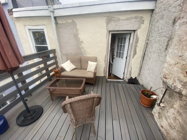 Photo - 1930 Bainbridge St Unit 3rd Floor