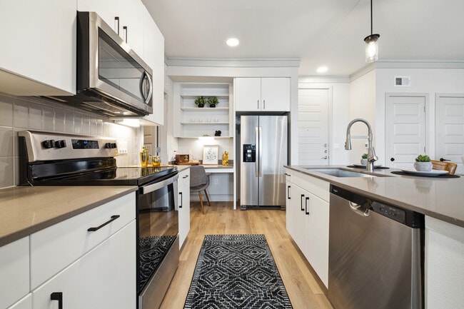 Photo - Dakota at Hillcroft