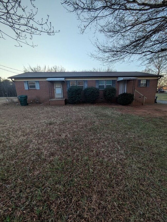 Building Photo - 2BD/1BA Unit 714