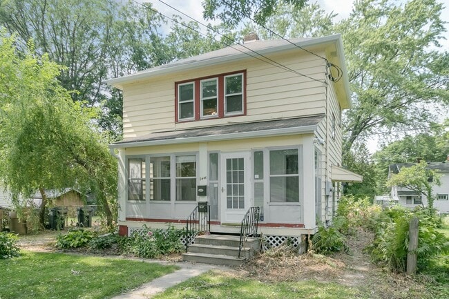 Building Photo - 2446 E Johnson St Unit 2