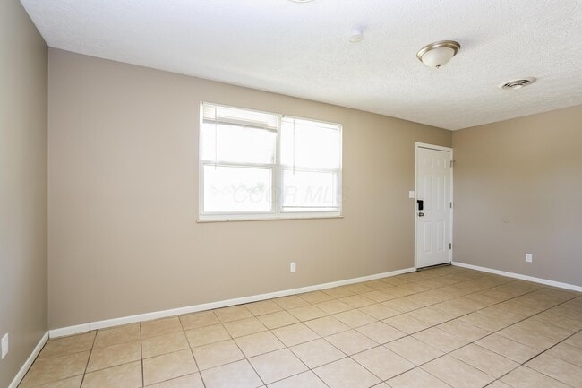 Photo - 1305 Coburg Rd