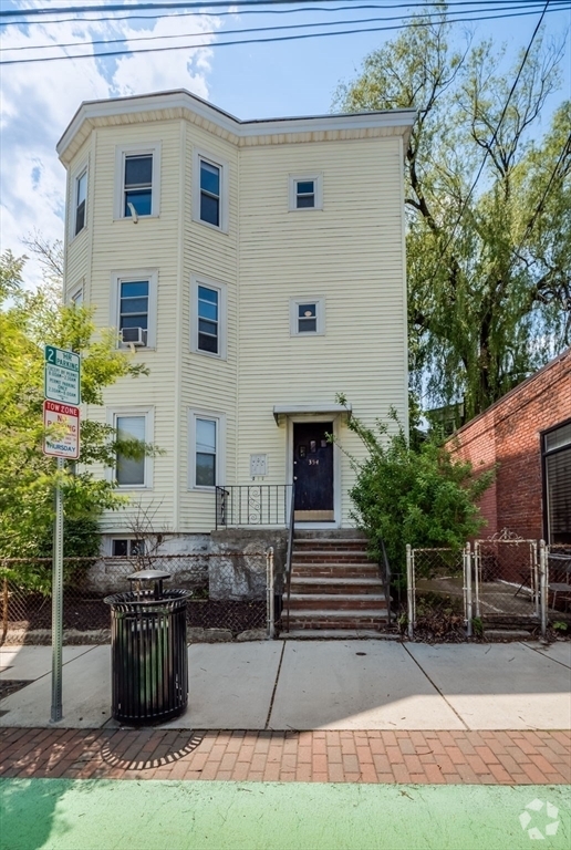 Building Photo - 354 Beacon St Unit 3 Rental