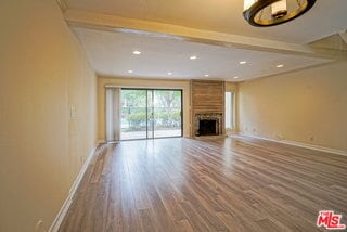 Photo - 5760 Owensmouth Ave