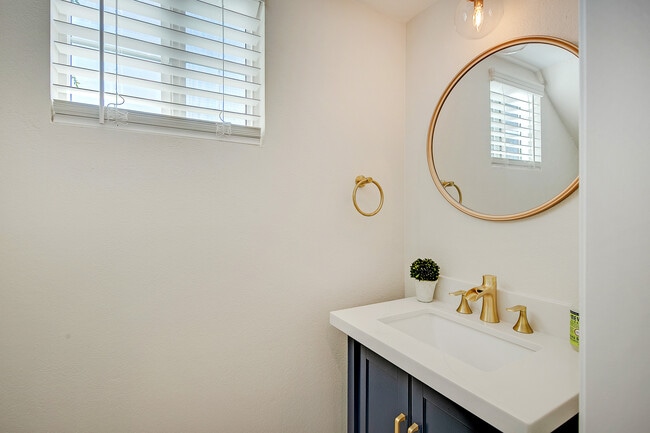 Photo - 2301 E University Dr