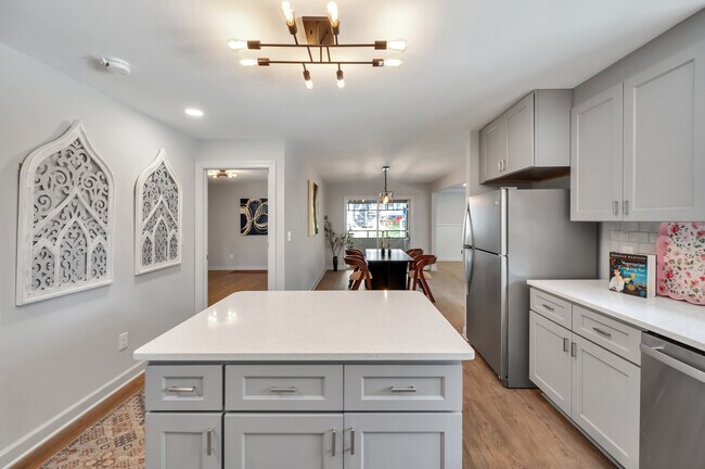Photo - 316 Hillsboro St