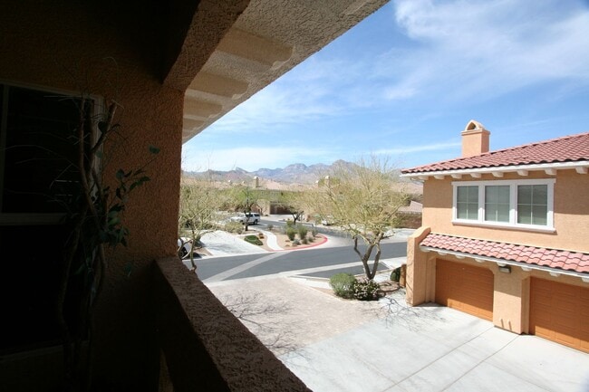 Photo - 820 Canterra St