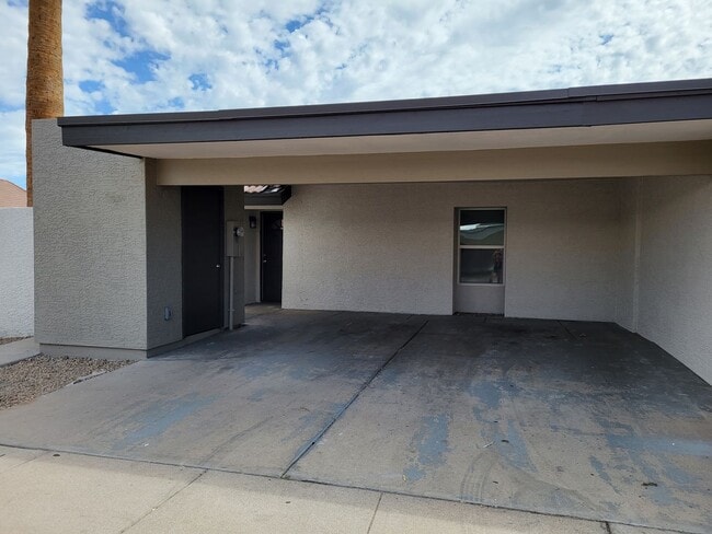 Photo - Newly Remodeled 2 bed 2 bath Town-homes in Central Phoenix!! Gated and Pool *** Move-in Special! ...