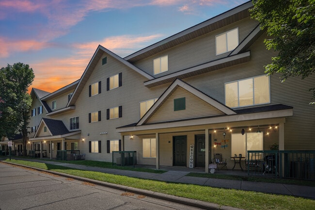 Building Photo - Promenade Oaks