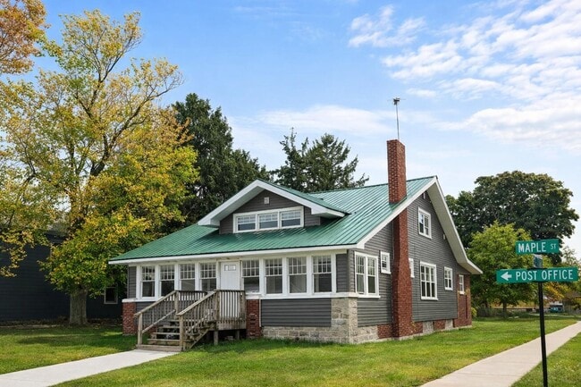 Building Photo - 2057 Maple Ave