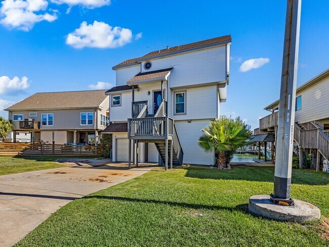 Photo - 334 Paradise Dr