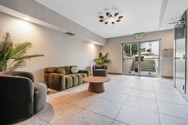 Photo - 110 S Swall