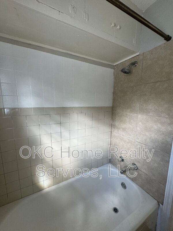 Photo - 1319 N Gatewood Ave Unit 2