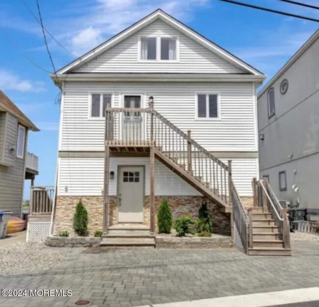 Building Photo - 18 Harborside Dr E Rental