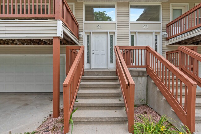 Photo - 21 Redtail Bend