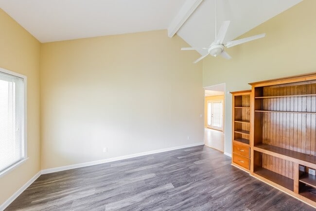 Photo - 2218 Cecille Dr SW