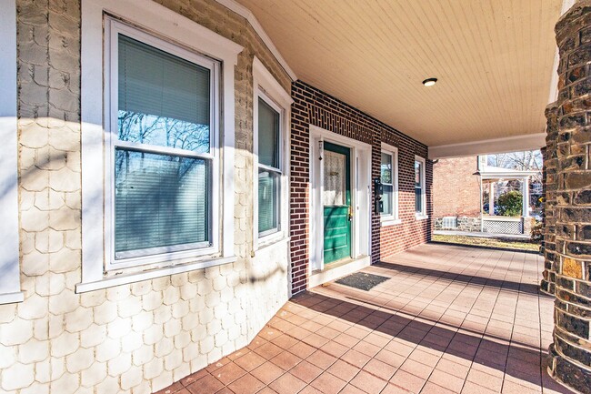 Photo - 2607 N Franklin St Unit 2607 North Franklin St Apt 1