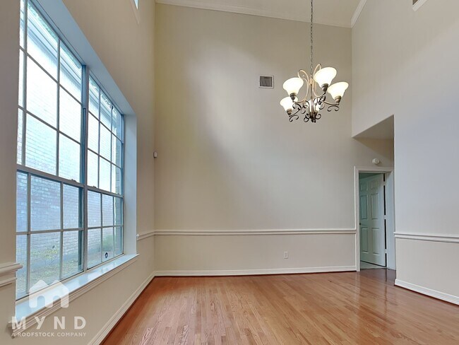 Photo - 1127 Enclave Square E